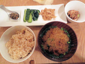 いつかティファニーで朝食を第10話：東京都港区青山「たまな食堂」