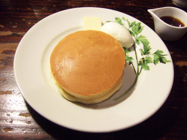 渋谷区・外苑前：自慢のコーヒーと一緒に楽しみたいパンケーキ「CAFE 香咲」